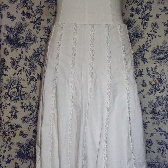 Isaac Mizrahi for Target | Cotton white pleated skirt | floral appliques - Picture 2 of 9